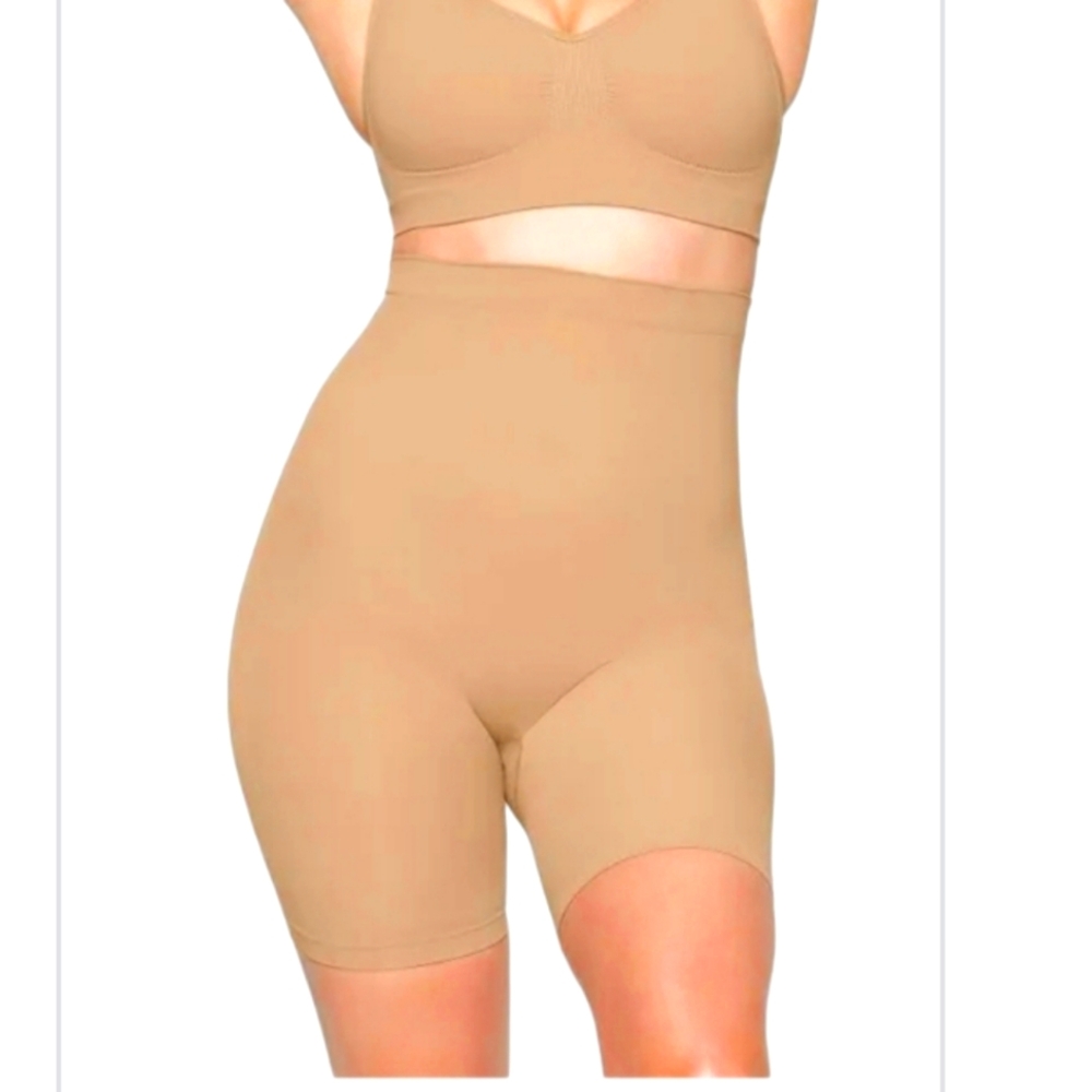 New No Box Skims MID THIGH SHAPING SHORT 2X/3X Beige
